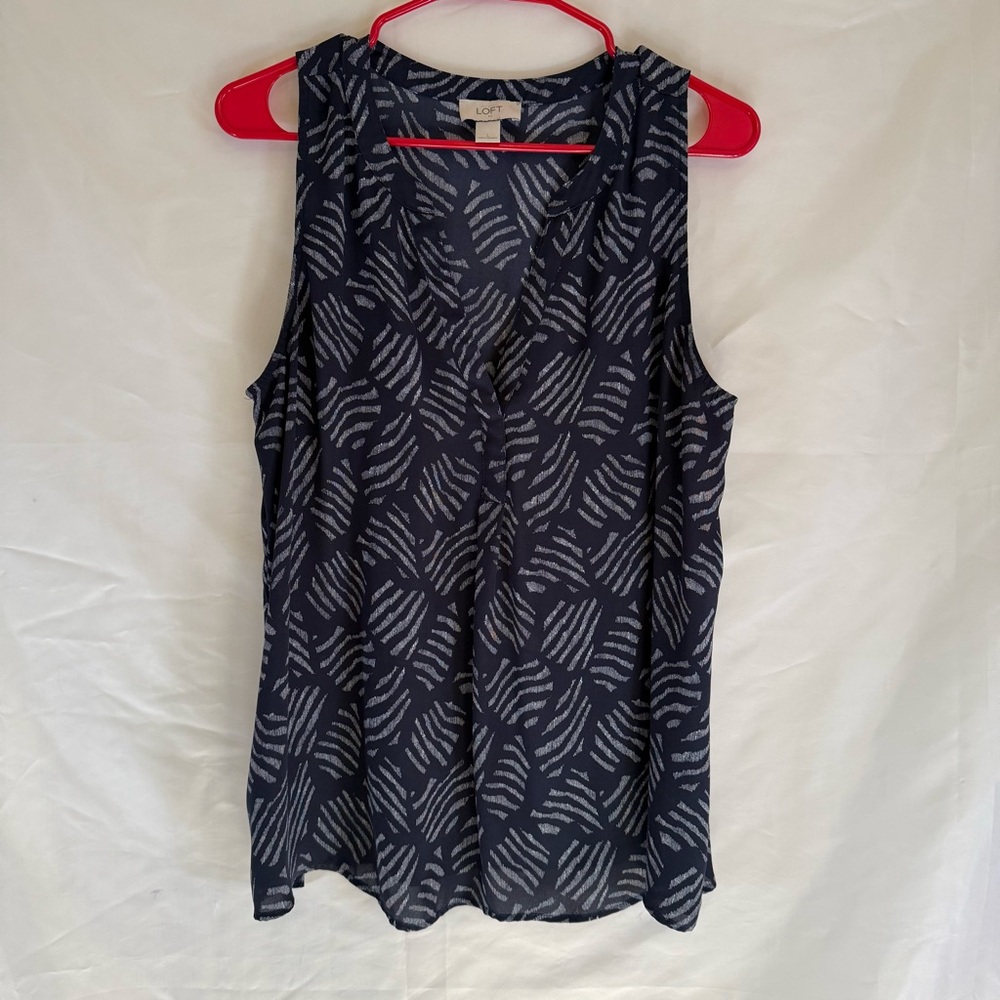 LOFT Patterned Navy Sleeveless Blouse
